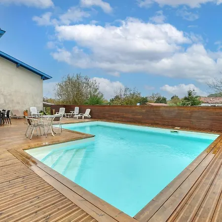 De 6 Avec Piscine Privee Terrasse Et Wifi A Villa
