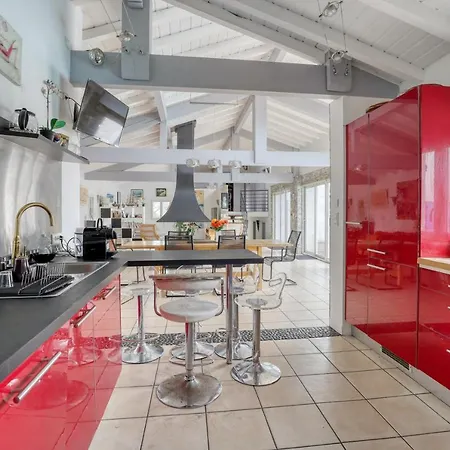 De 6 Avec Piscine Privee Terrasse Et Wifi A Villa