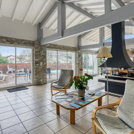 De 6 Avec Piscine Privee Terrasse Et Wifi A Villa